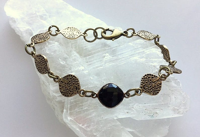 Gold Brass and Onyx Gemstone Bracelet Round Link Bracelet Textured Round Brass Links Bracelet With Black Stone