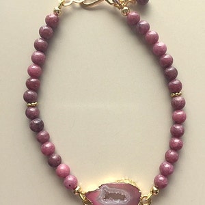 Pink Druzy Agate Slice Bracelet: Rose Agate Beaded, Gold Clasp
