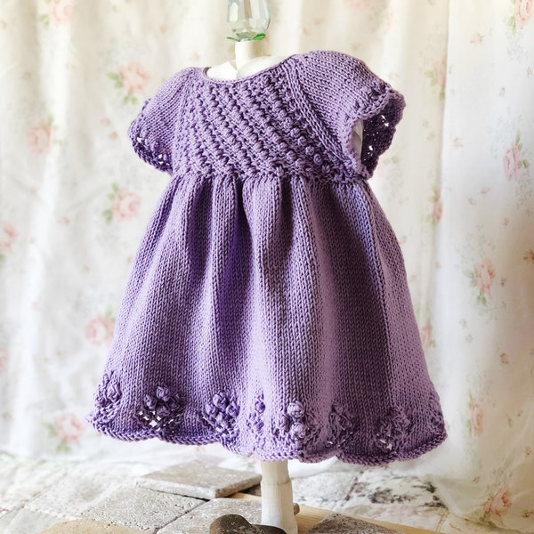 Patron de robe galets et pivoines en tricot de la taille 3 mois à la taille 4