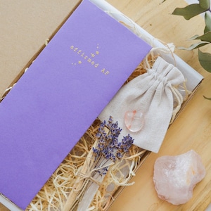 Sweary Self Love Box, Paquete de cuidado para la confianza, Tarjetas de afirmación de juramento para el empoderamiento, Caja de cristal de cuarzo de fuego, Caja de bienestar curativo