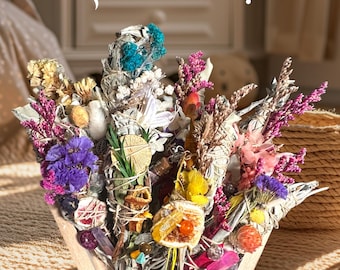 Custom Sage Sticks with Crystals & Dried Flowers |Giftable Smudge Bundles Perfect gift for her, Yoga, meditation, Eco-Friendly, All-Natural