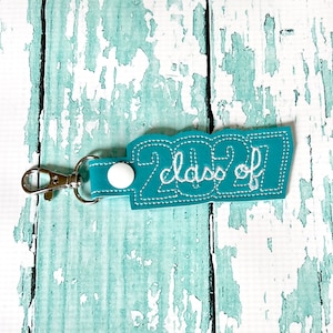 Class of 2027 Keychain, Class of 2027 Key chain, 2027 Graduate Zipper Pull, 2027 Bag Tag, Custom Keychain---You choose 70 Colors
