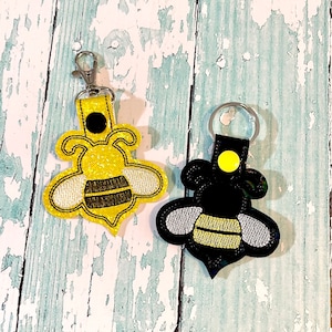 Bee Keychain, Bumblebee Key Chain, Bee zipper pull, Bee Snap Tab, Bee Bag Tag