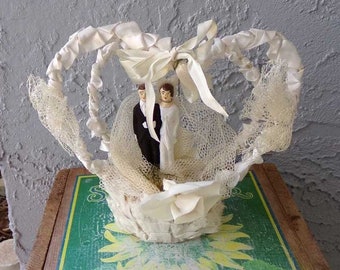 wedding cake topper, heart shape wedding cake topper, vintage wedding cake topper, bride and groom, cake topper, vintage wedding