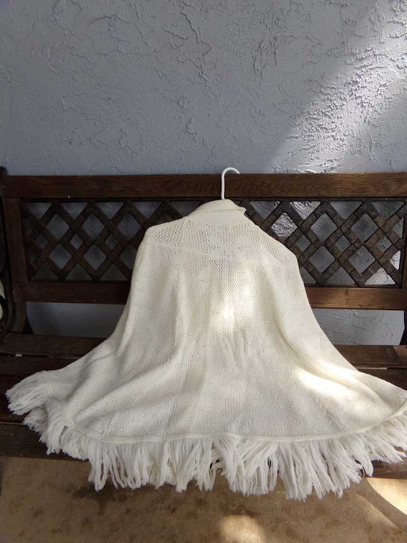 Poncho, Knit Poncho, Ladies knit poncho, Poncho with pockets, vintage knit Poncho, poncho sweater View 3