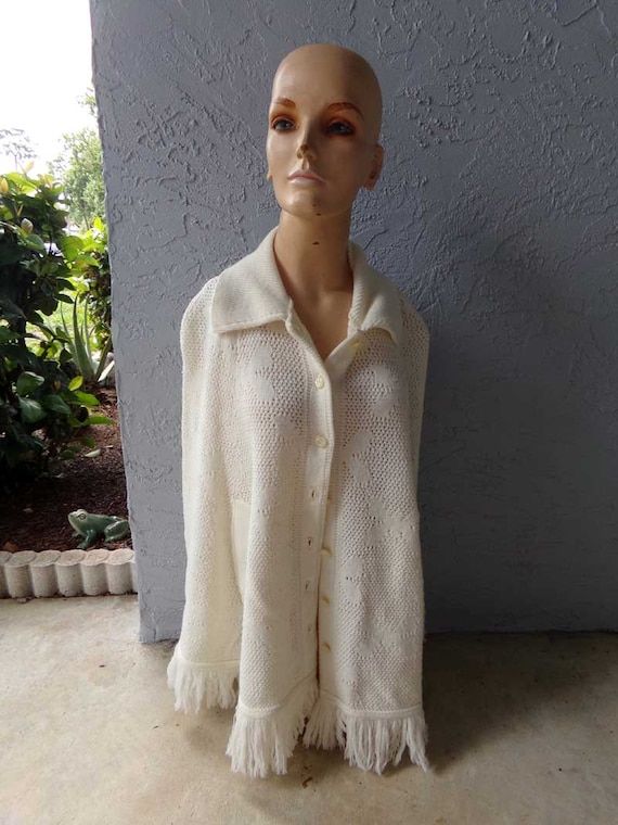 Poncho, Knit Poncho, Ladies knit poncho, Poncho with pockets, vintage knit Poncho, poncho sweater View 4