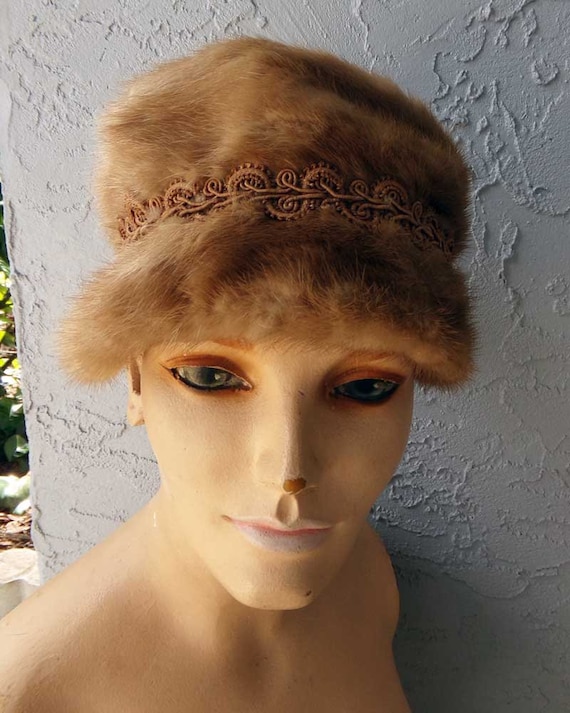 Fur hat, Gwenn Pennington fur hat, tan fur hat, vi