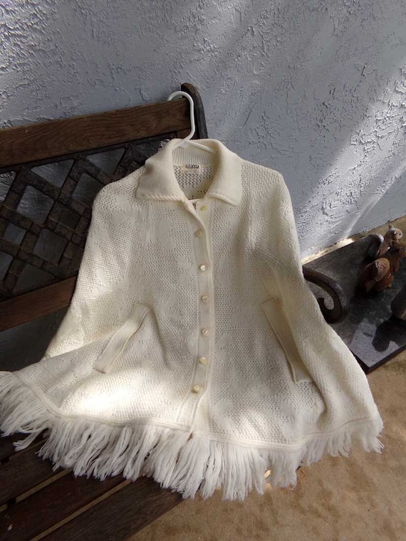 Poncho, Knit Poncho, Ladies knit poncho, Poncho with pockets, vintage knit Poncho, poncho sweater View 6