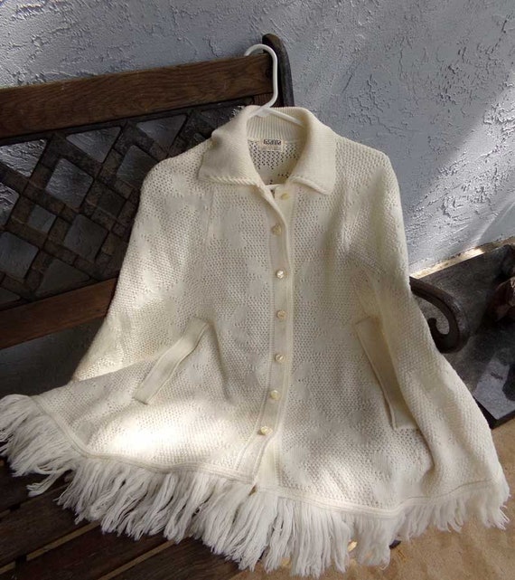 Poncho, Knit Poncho, Ladies knit poncho, Poncho with pockets, vintage knit Poncho, poncho sweater View 2