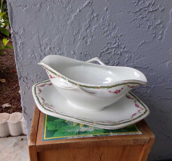 Vintage Gravy Boat, Gravy Boat dish, H & CO Bavaria pink rose gravy boat, vintage gravy boat with plate, Bavaria china, gravy boat