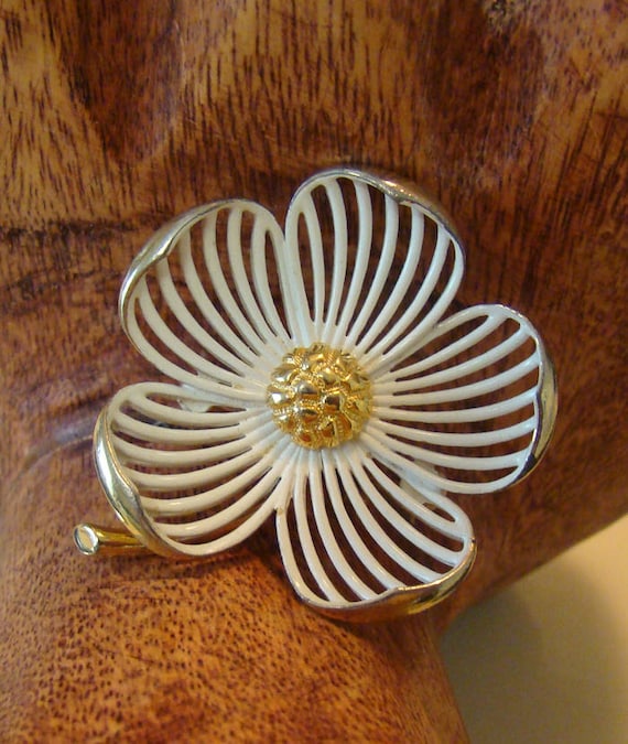 Monet Flower brooch, vintage flower brooch, vintag