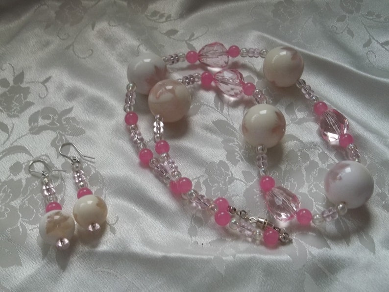 Pink and White Beaded Floral Flower Acrylic Jewellery Set 24 24 inch Necklace Earrings #S001