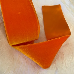 Espalda de satén de terciopelo vintage Rayon de 2 pulgadas de ancho se vende cortada a tamaño naranja