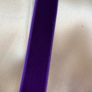 Rollo de 11 yardas de nailon/rayón morado aterciopelado vintage o nailon completo. Stock de tienda antigua.