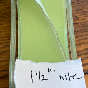 Adorno de terciopelo vintage verde Nilo por rollo de 11 yardas y 1 1/2" de ancho