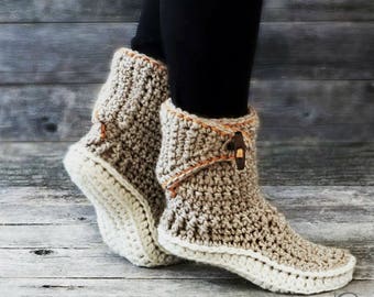 Crochet pattern- women adjustable slipper-boots with optional extra outsoles,winter,adult sizes,loafers,footwear,house,bulky yarn,buttons