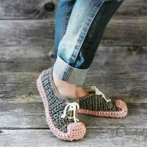 Crochet pattern women sneakers,slippers,loafers,footwear,house,bulky yarn,quick diy image 2