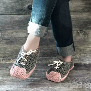 Crochet pattern women sneakers,slippers,loafers,footwear,house,bulky yarn,quick diy image 1