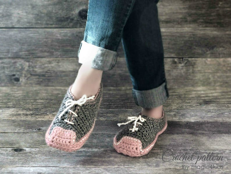 Crochet pattern women sneakers,slippers,loafers,footwear,house,bulky yarn,quick diy image 1