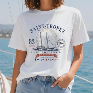 T-Shirt Saint-Tropez Régates Vintage – Tee Voile Blason Royal, Style Old Money
