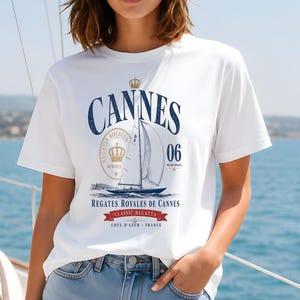 Vintage Cannes Regatta T-shirt – Koninklijk Wapen Zeilshirt, Old Money Stijl