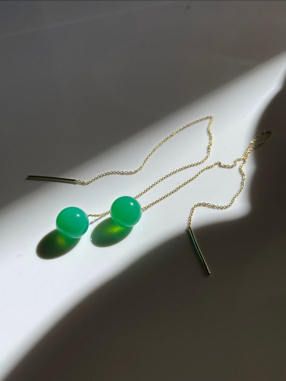 The Lili Threader earrings with Chrysoprase