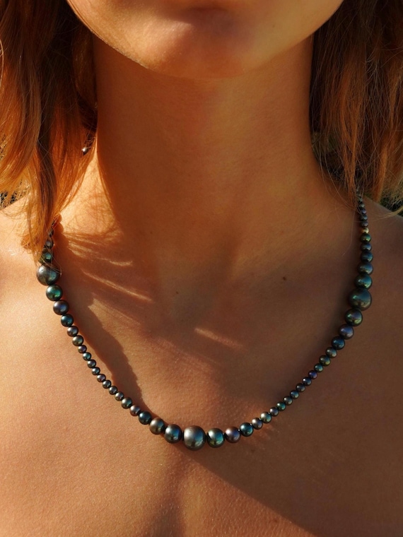 The Black Ondine Necklace