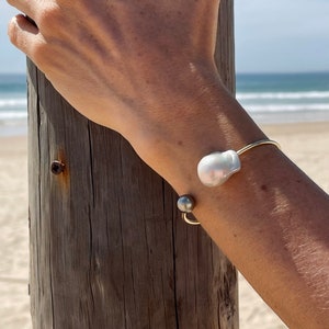 The Linnea Bracelet. Half Baroque.