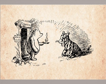 Puede incluir: Una ilustración en blanco y negro de Winnie de Pooh sosteniendo una vela y Tigger sentado en el suelo. El texto "Pooh's House" está en la puerta.