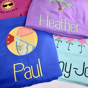 Personalisiertes Strandtuch, Lounge-Stuhl-Abdeckung, besticktes Handtuch, ausgestattet Strandtuch, Pool-Stuhl-Abdeckung, Brautjungfern-Geschenk, Mikrofaser