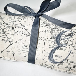 Travel Jewelry Case, Personalized Gift, Bridesmaid Gift, Wedding Party Gift, Wedding Favor, Travel Jewelry Roll, Custom Gift, Gift for her