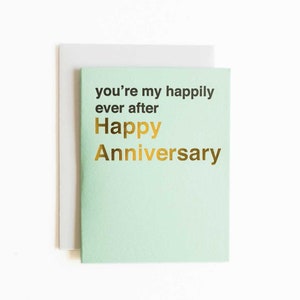 Tarjeta de Amor de Aniversario. Eres mi felicidad para siempre... papel de oro y letterpress