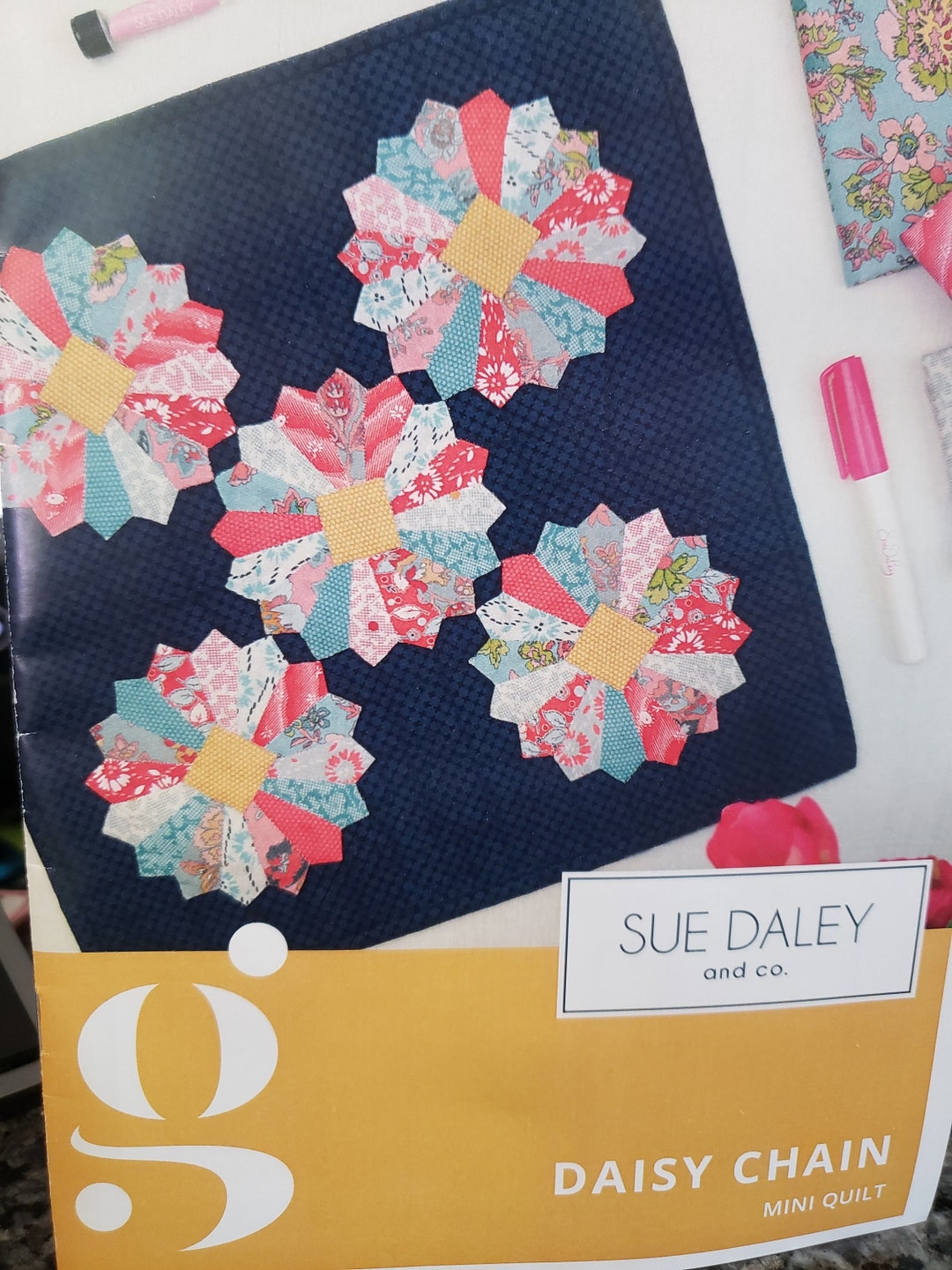 Daisy Chain Quilt Pattern Using Small Pointed Dresdens by Sue Daley and ...