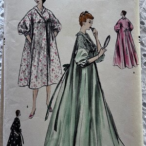 Négligee or Brunch Coat, Size Small (30-32) Complete Unmarked & Factory Folded Vintage 50s Vogue Sewing Pattern 8724