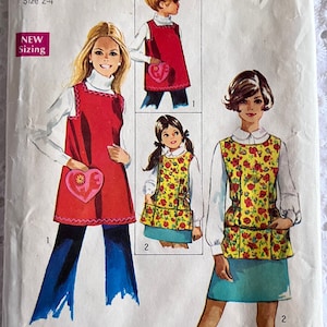 Child&#39;s Aprons with Cobbler Pockets, Square Neckline, Size 2-4 Complete Uncut/FF Vintage 60s Simplicity Sewing Pattern 8563
