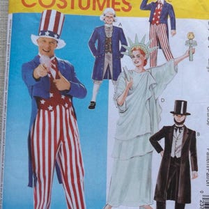 Looks patrióticos para niños, incluyendo la Estatua de la Libertad, el Tío Sam y Lincoln, tallas 6 y 7. Patrón de costura McCall's 8701, disfraz de Halloween sin cortar/FF.