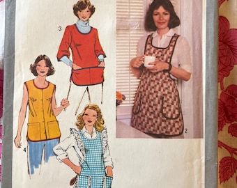 Set of Aprons with Pockets, Size Small (10-12) Vintage 70s Simplicity Sewing Pattern 9209 Complete Uncut/FF