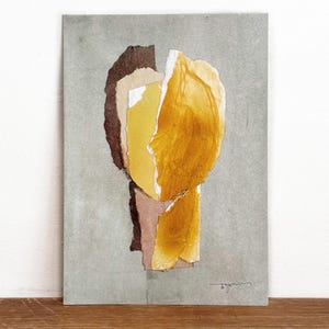 Dipinto contemporaneo originale su carta, opera d'arte astratta gialla, marrone e grigia firmata dall'artista, arte moderna alla moda, arte minimalista con tecniche miste
