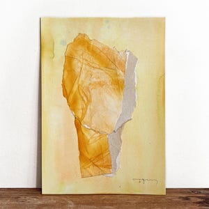 Dipinto originale giallo chiaro su carta, opera d'arte contemporanea firmata dall'artista, tecnica mista, acquerello, testa astratta minimalista