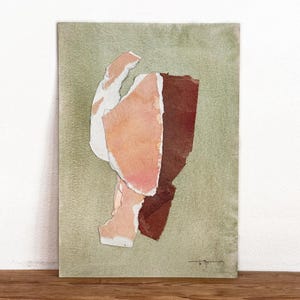 Dipinto originale su carta nei toni del verde salvia, pesca e marrone rossastro, ritratto astratto firmato dall'artista, arte astratta alla moda, collage testurizzato