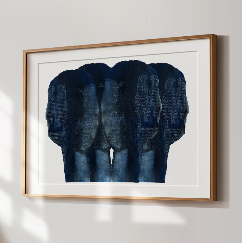 Puede incluir: Pintura abstracta de tres figuras superpuestas en tonos azules. Las figuras est&aacute;n estilizadas y parecen estar de perfil, con sus caras ocultas.