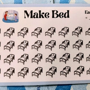 Op de afbeelding: Een wit vel papier met de woorden "Make Bed" in het zwart gedrukt. Er zijn 42 zwart-wit illustraties van bedden, elk met een kussen en een deken. De tekst "Each =" is in het zwart gedrukt, gevolgd door een lege regel om te schrijven.