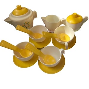 Vintage ,Fisher Price ,Vintage Fisher Price , 1980s , Tea Set . Cups . Tea Pot , Cups , Plates