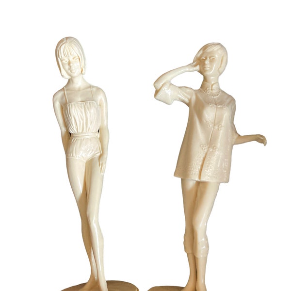 Marx Toys , Plastic , 1960s , Campus Cuties , Off White Figurines  , 1964 , Fashion Model Figurines