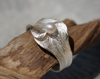 floral silver ring with white freshwater pearl