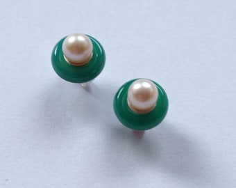 Changeable earrings with pearls and green agate