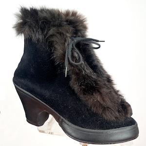 1940s Vintage Fur Trimmed Black Velvet Galoshes or Over Shoes / Size 5.5