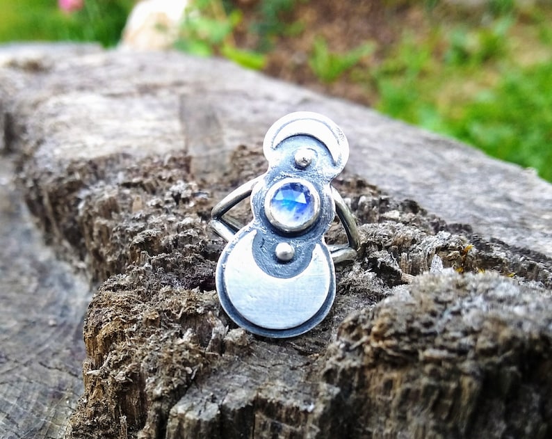 Healing Stone Natural Rainbow Moonstone Gemstone Sterling Silver Ring