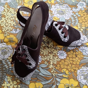 60s 70s BROWN suede and faux SNAKESKIN block heel geo ward heidi SLINGBACKS laceups with eyelets mod shoes sixties uk 5 or 5.5