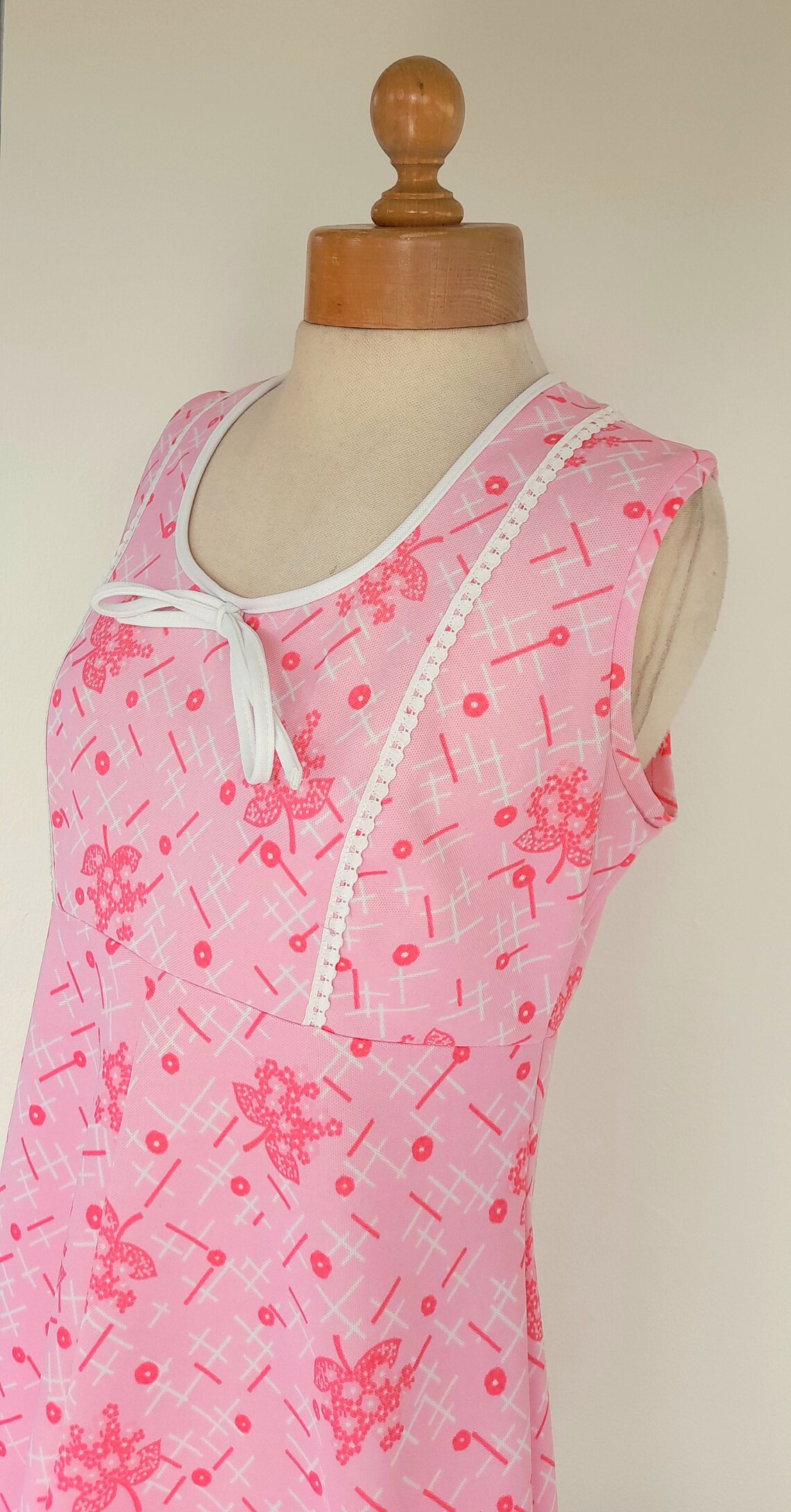 Polyester Sundress 70s Baby PINK and White FLORAL Bow Front Polyester SUNDRESS Mod ...